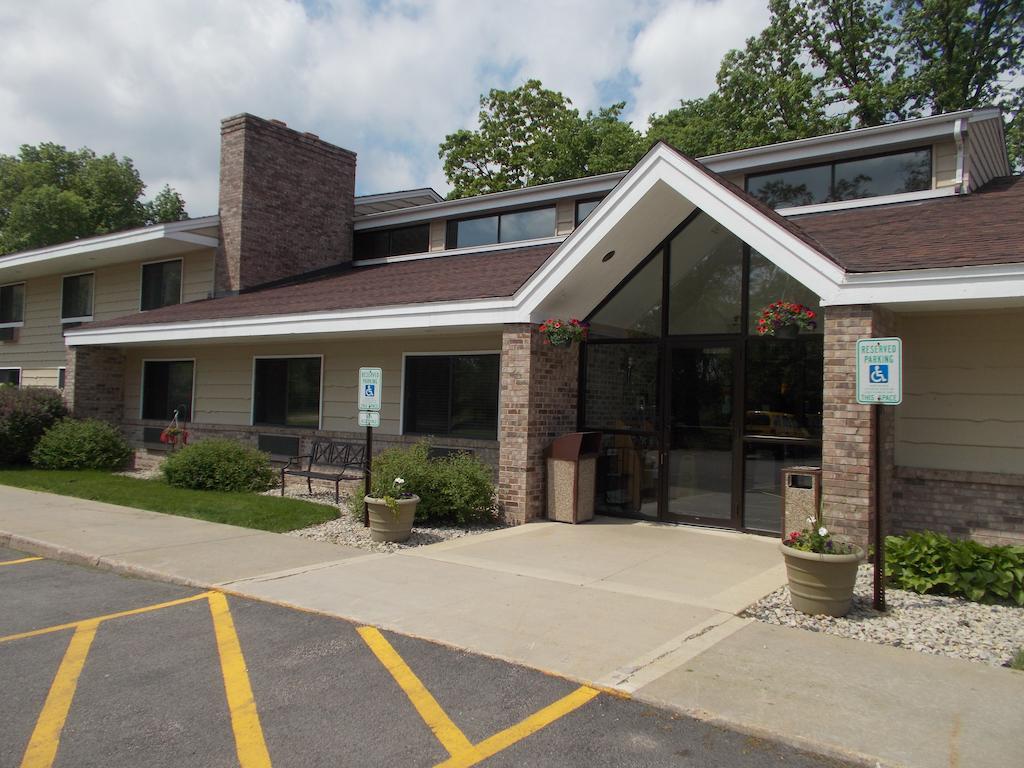Boarders Inn And Suites By Cobblestone Hotels - Ripon Buitenkant foto