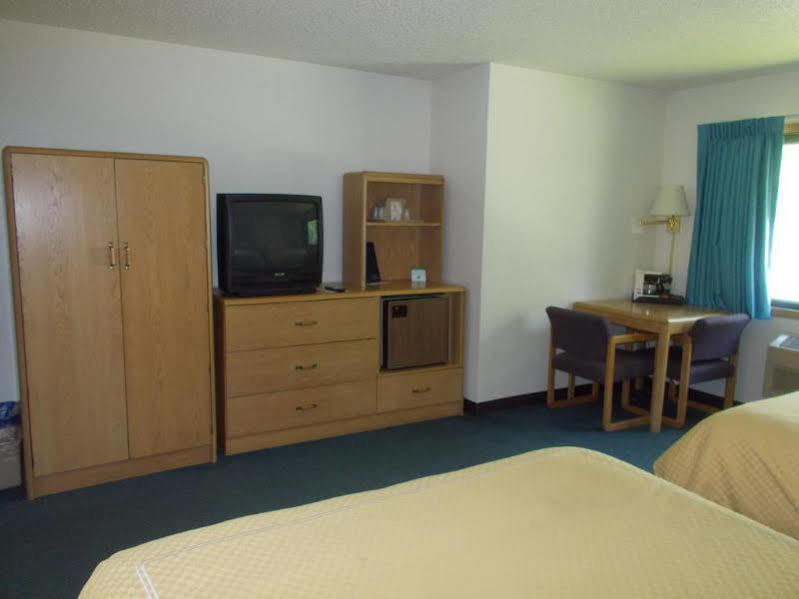 Boarders Inn And Suites By Cobblestone Hotels - Ripon Buitenkant foto
