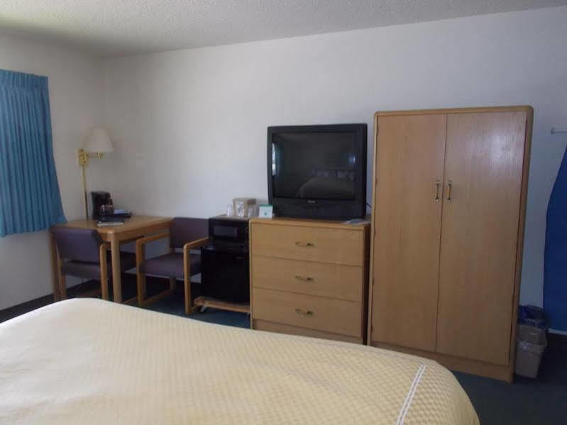 Boarders Inn And Suites By Cobblestone Hotels - Ripon Buitenkant foto