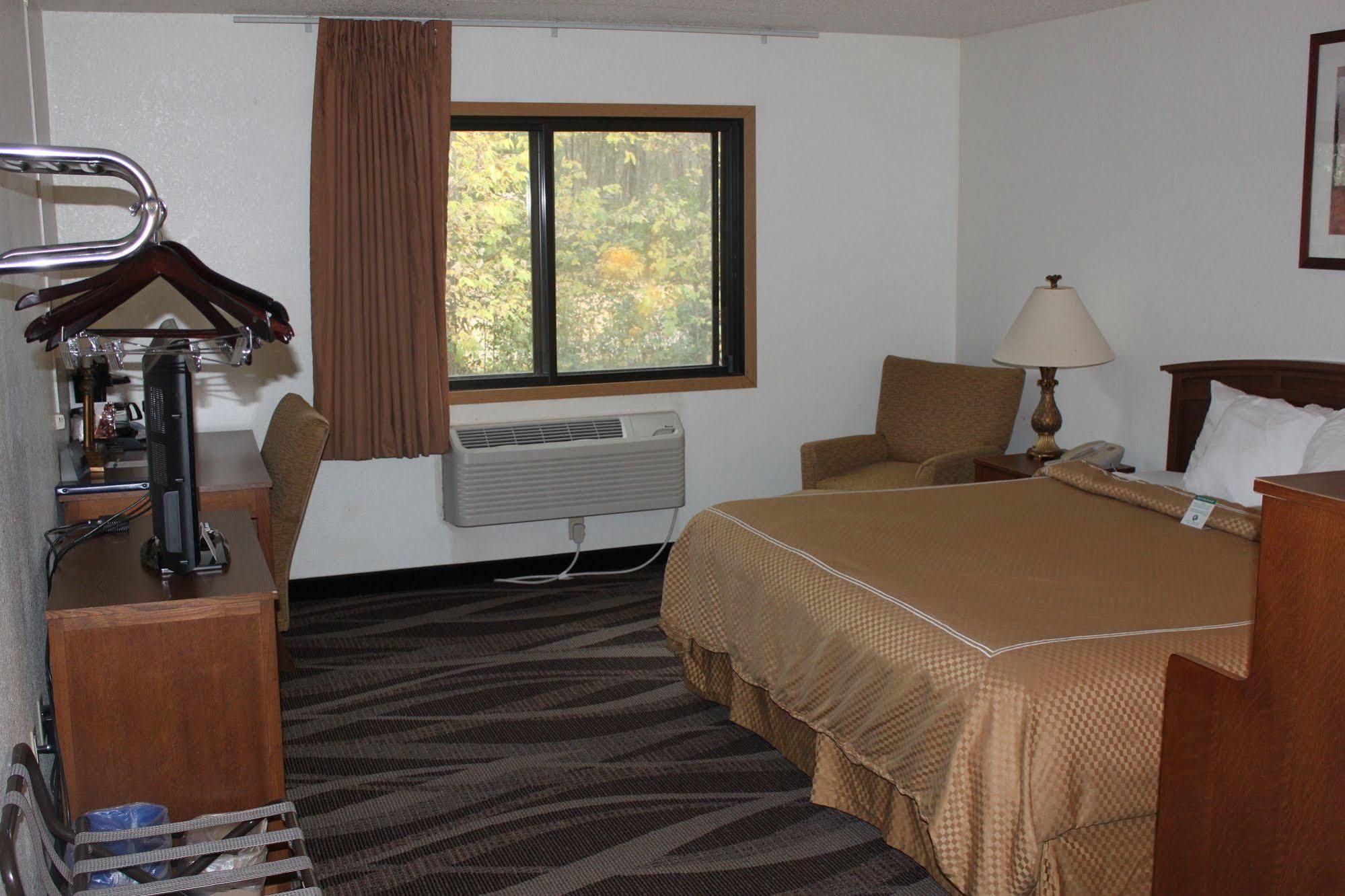 Boarders Inn And Suites By Cobblestone Hotels - Ripon Buitenkant foto