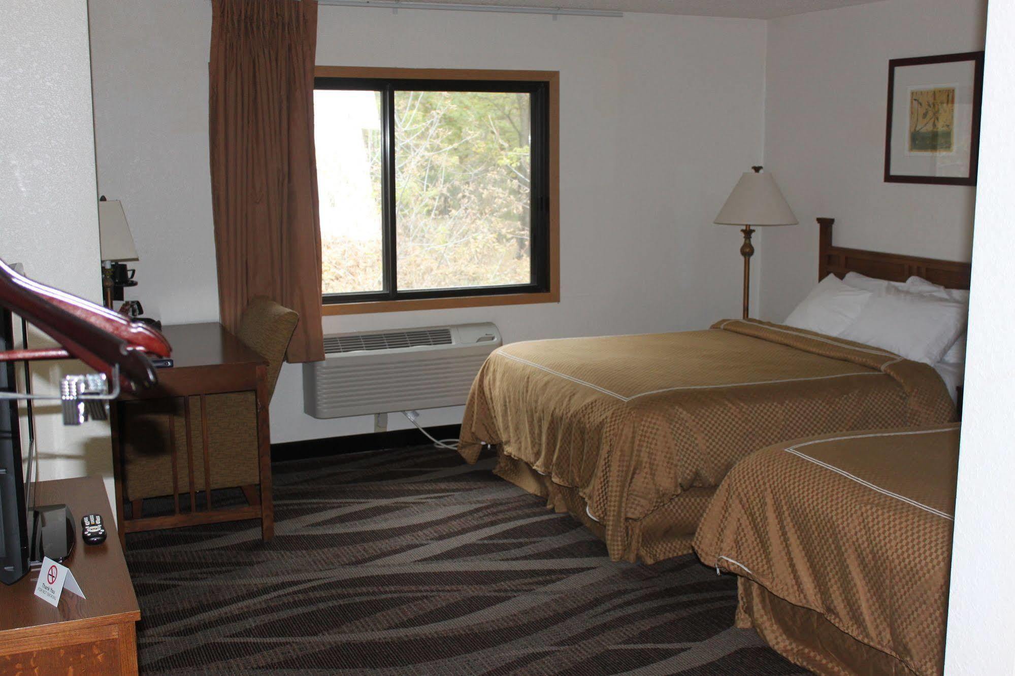 Boarders Inn And Suites By Cobblestone Hotels - Ripon Buitenkant foto