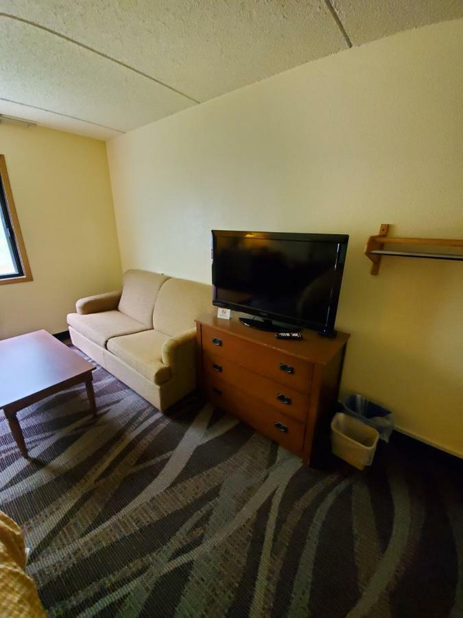 Boarders Inn And Suites By Cobblestone Hotels - Ripon Buitenkant foto