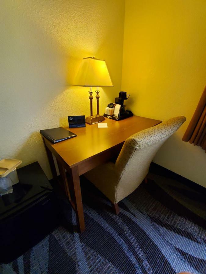Boarders Inn And Suites By Cobblestone Hotels - Ripon Buitenkant foto