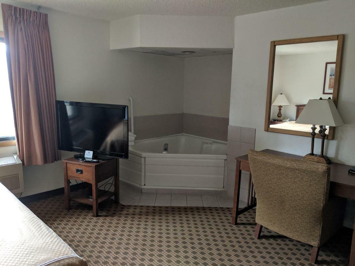 Boarders Inn And Suites By Cobblestone Hotels - Ripon Buitenkant foto